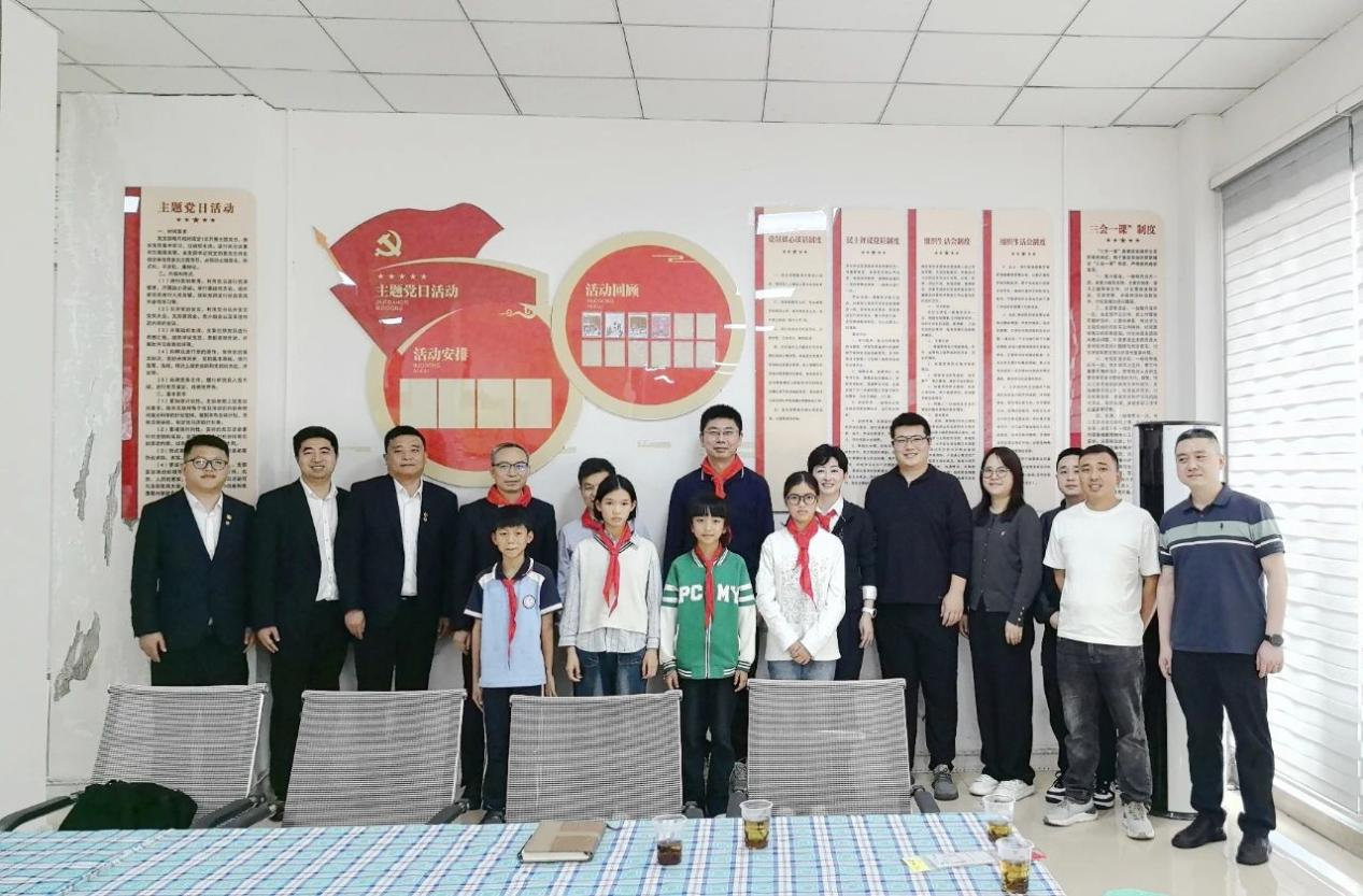 【保利联合】崔小刚送新选派驻村干部到驻村点报到